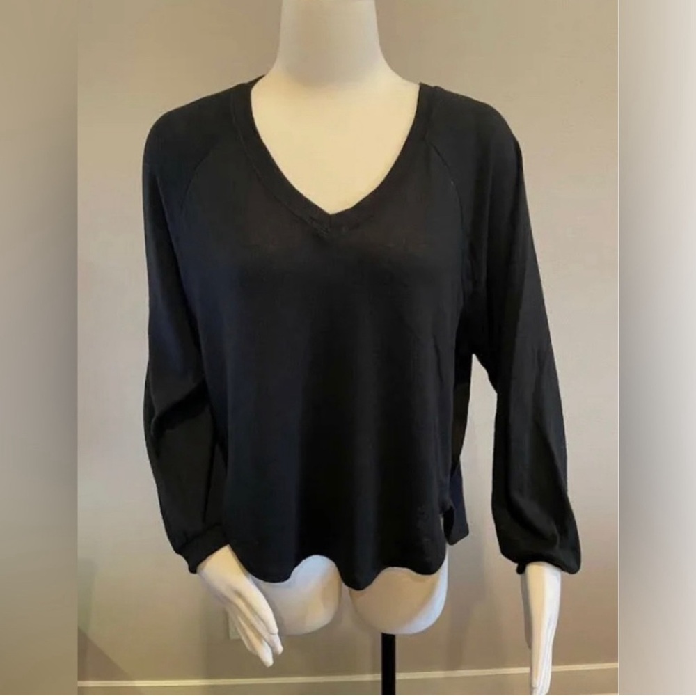 Z Supply L black vneck lightweight sweater.